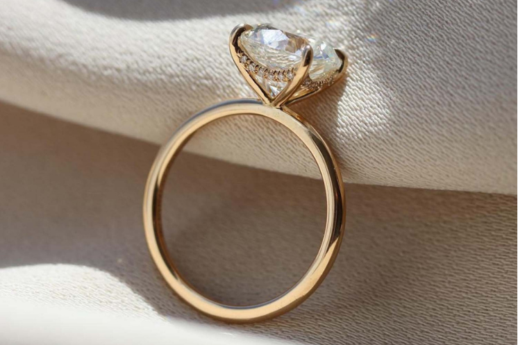 Yellow gold diamond ring